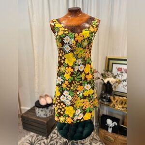 🌸 1960s RARE Retro Floral Mini Dress – Built-In Bra Vintage